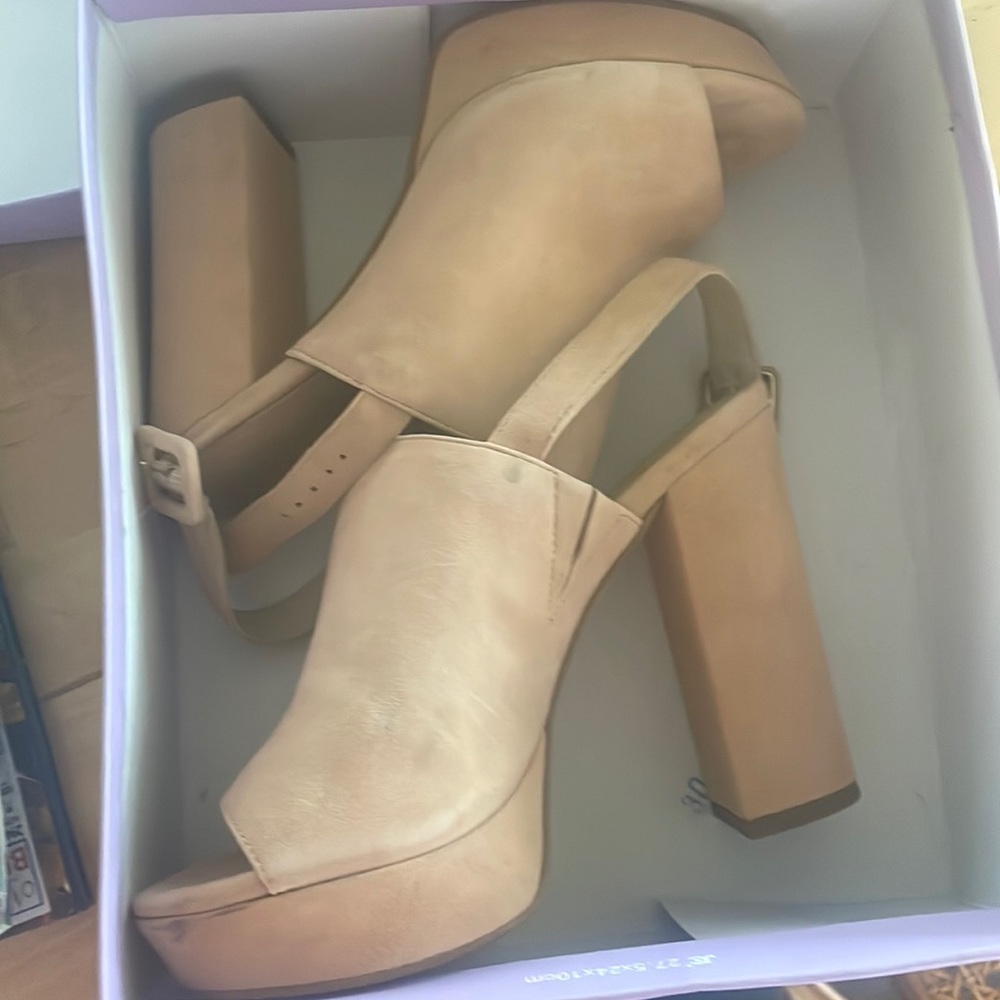 Nude suede platform high heel size 7